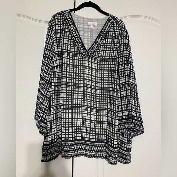 Belle by Kim Gravel Printed Black and White V-Neck Blouse Women’s Size 3X - Picture 1 of 2
